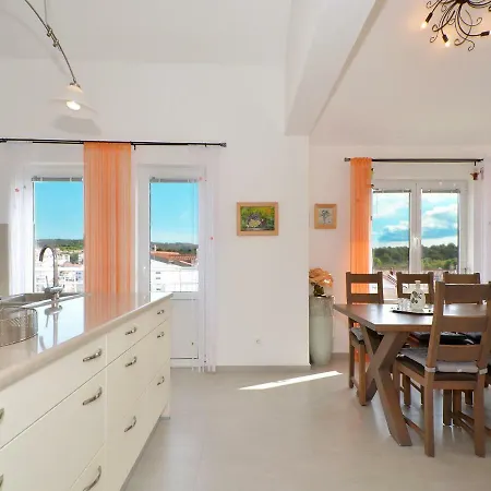Dondras Apartment *
