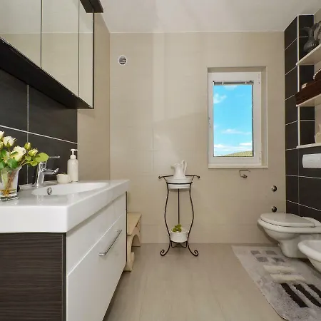 Apartment Dondras *