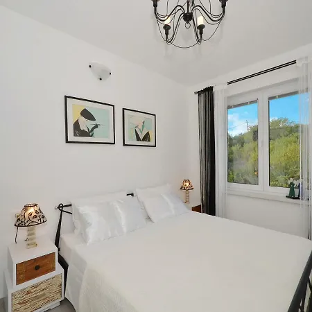 Apartment Dondras *